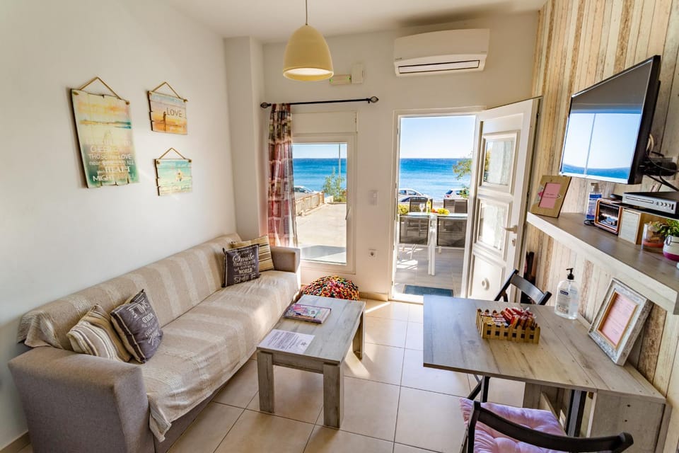 TV and multimedia, View (from property/room), Seating area, Sea view