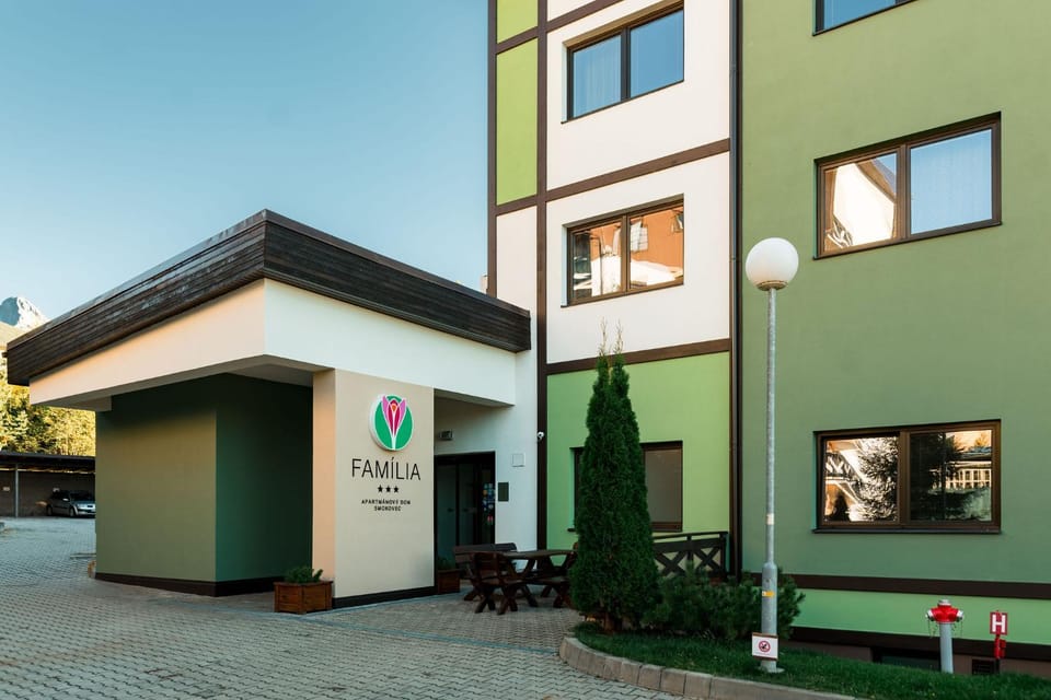 Property building, Facade/entrance