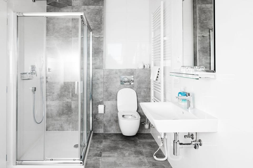 Shower, Toilet, Bathroom