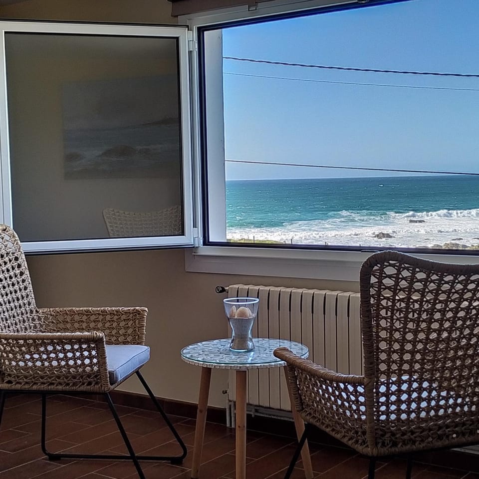 View (from property/room), Other, Photo of the whole room, Decorative detail, Sea view