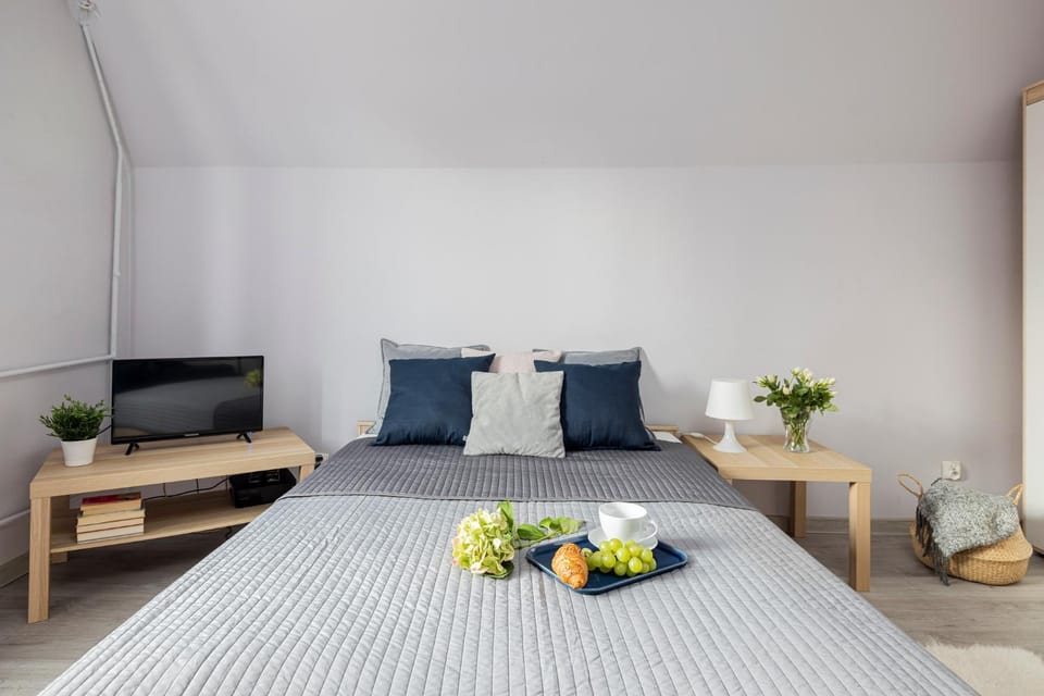Bed, Living room, Bedroom