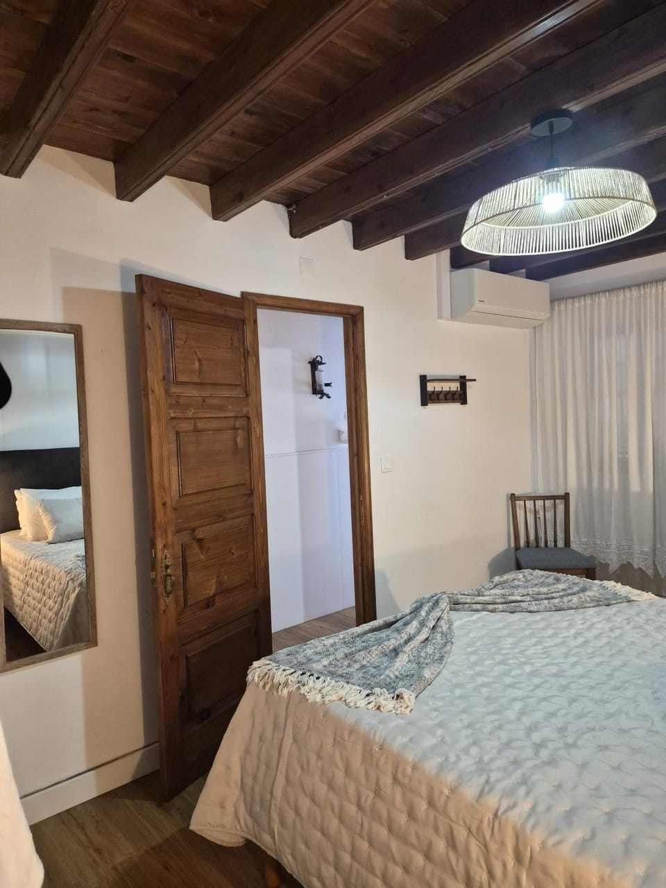 Bedroom, air conditioner