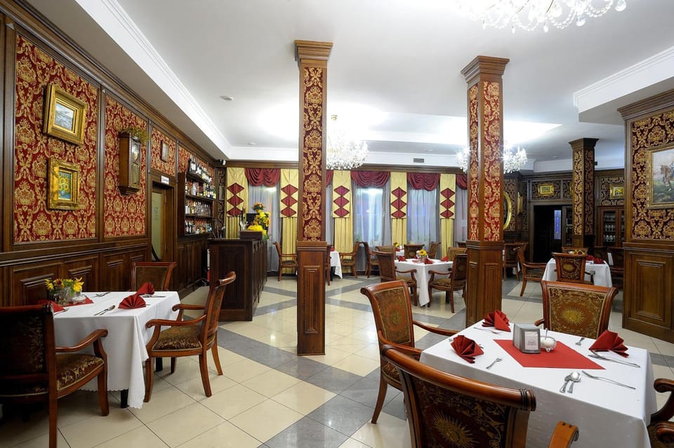 Restaurant/places to eat, Seating area