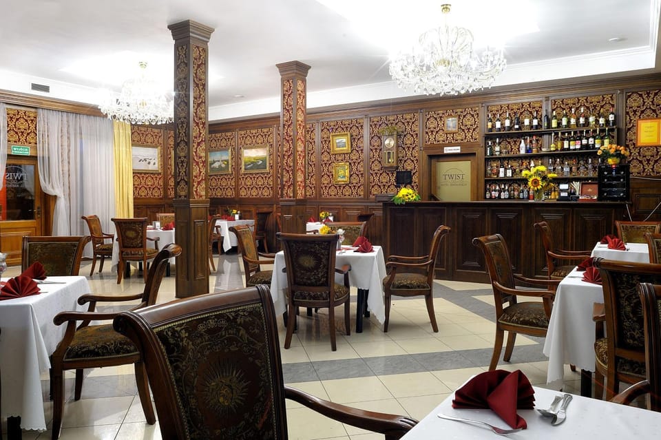 Restaurant/places to eat, Food and drinks, Food, Drinks, Alcoholic drinks