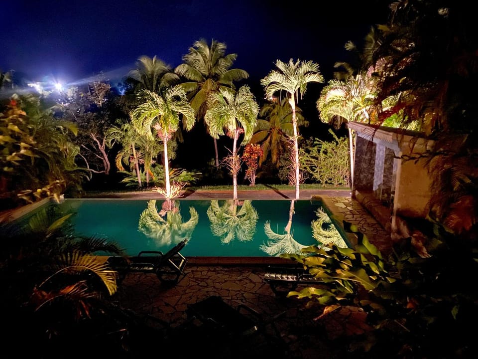 Villa LES TILILIS - BELLE VILLA DE 300 M2 SITUEE AU CALME AVEC GRANDE PISCINE ET VUE MONTAGNE House in Petit-Bourg