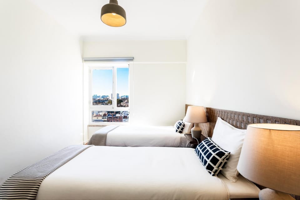 Bedroom, City view