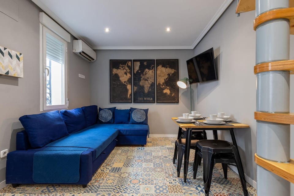TV and multimedia, Living room, Seating area, Dining area