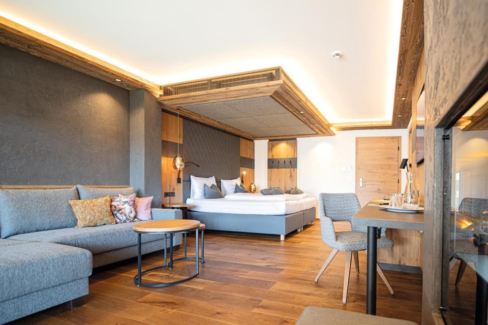 Bed, Seating area, Bedroom