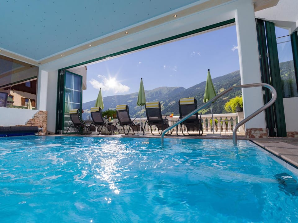 Property building, Spa and wellness centre/facilities, Swimming pool, Swimming pool