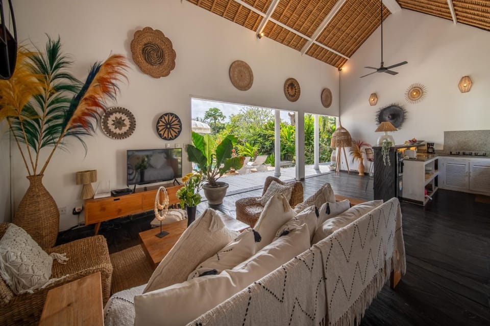 Communal lounge/ TV room, Living room