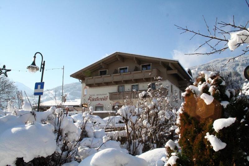 Facade/entrance, Winter