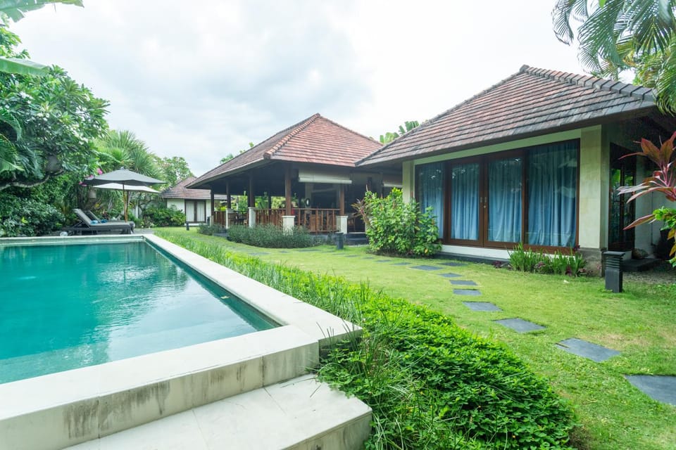 Property building, Day, Garden view, Pool view, Swimming pool