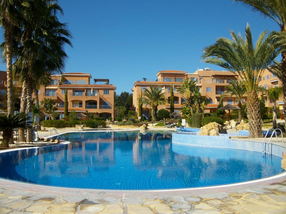 Property building, Swimming pool, Swimming pool
