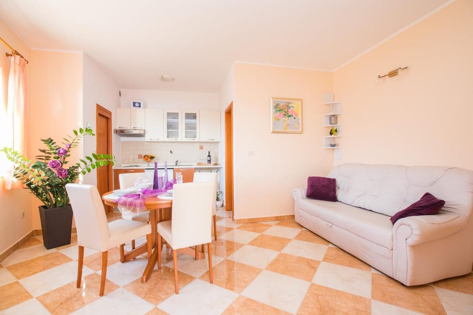 Kitchen or kitchenette, Living room, Dining area