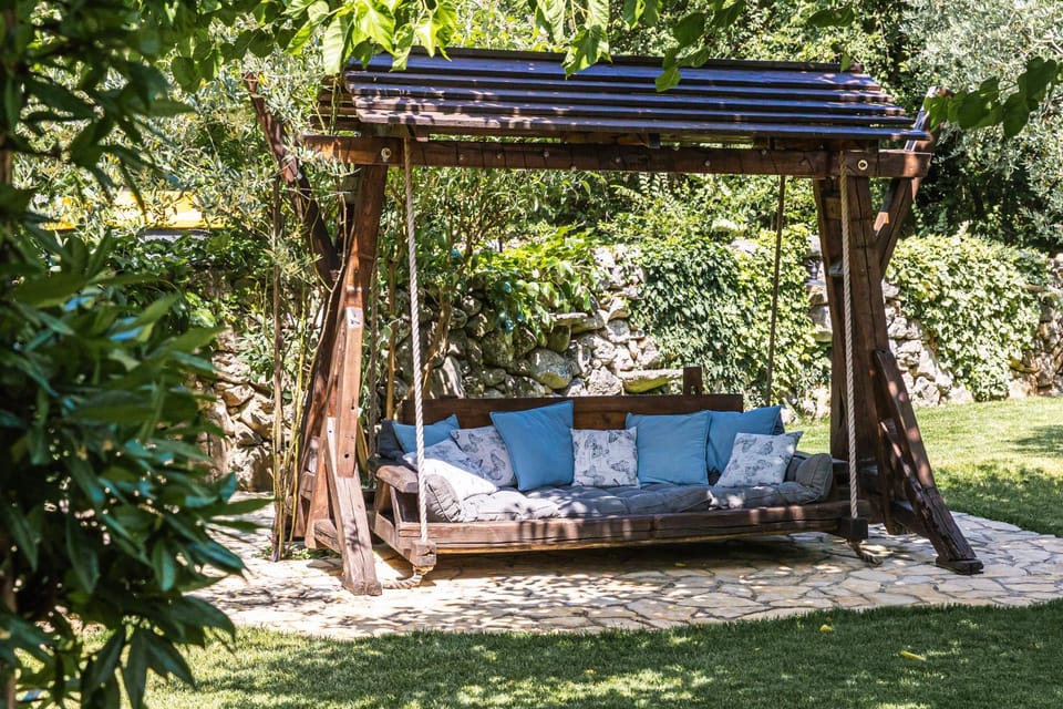Garden, Seating area