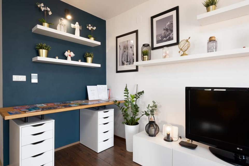 Communal lounge/ TV room, TV and multimedia, Living room