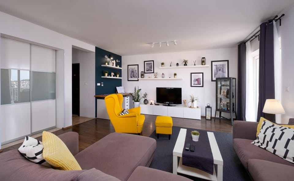 TV and multimedia, Living room, Decorative detail, Seating area