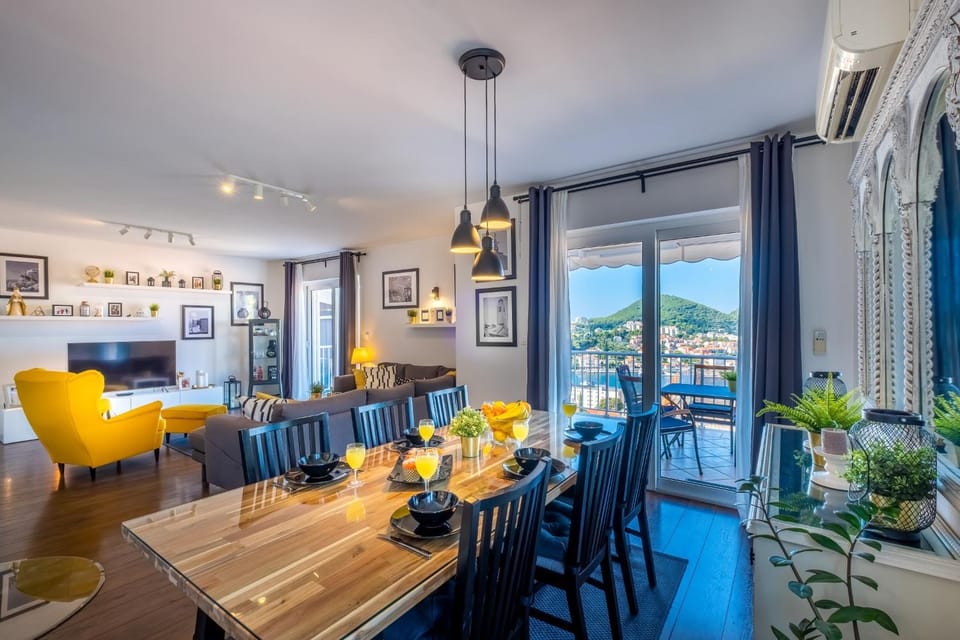 Dining area, Sea view, Family