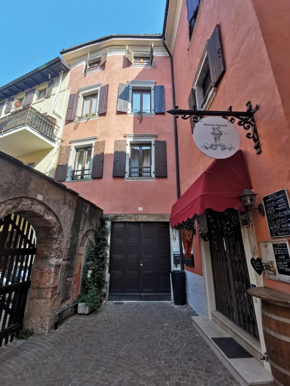 Property building, Facade/entrance, Neighbourhood, Street view