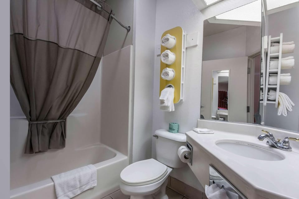 Toilet, Bathroom, Photo of the whole room, On site