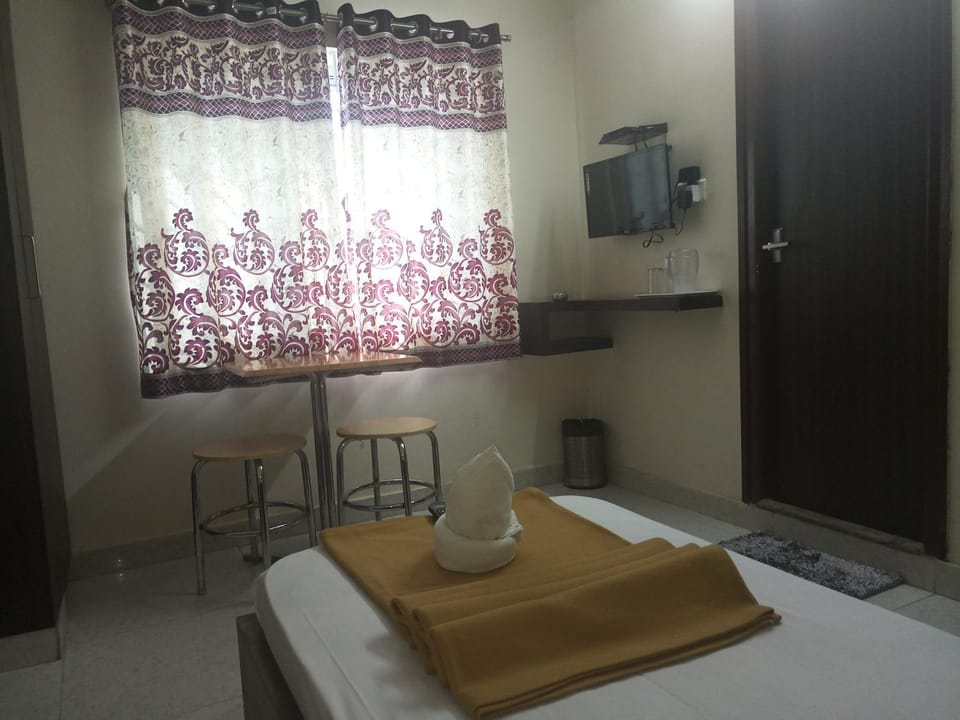 Communal lounge/ TV room, TV and multimedia, Living room, Seating area