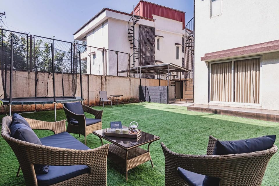 Property building, Garden, Garden view