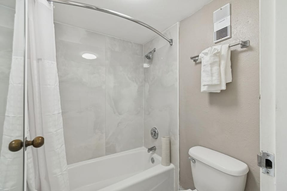 Toilet, Bathroom, Bath