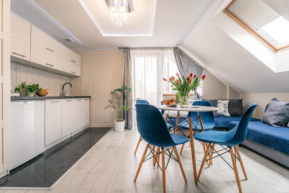 Kitchen or kitchenette, Living room, Seating area, Dining area, pet friendly, stove