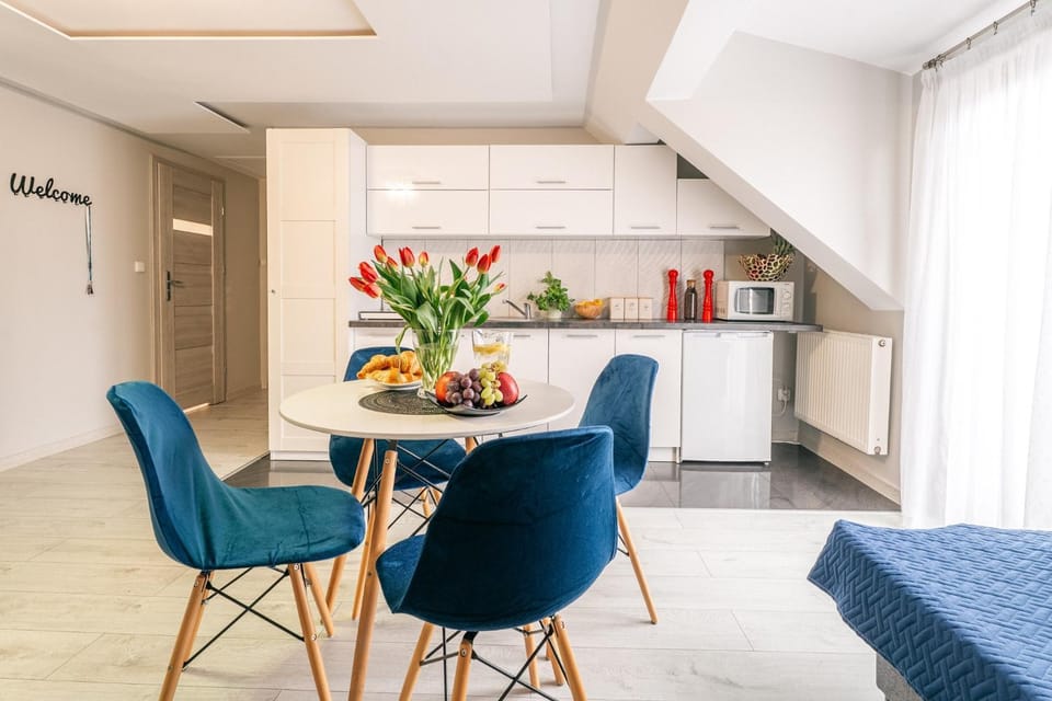 Coffee/tea facilities, Kitchen or kitchenette, Living room, Seating area, Dining area, oven, pet friendly, stove