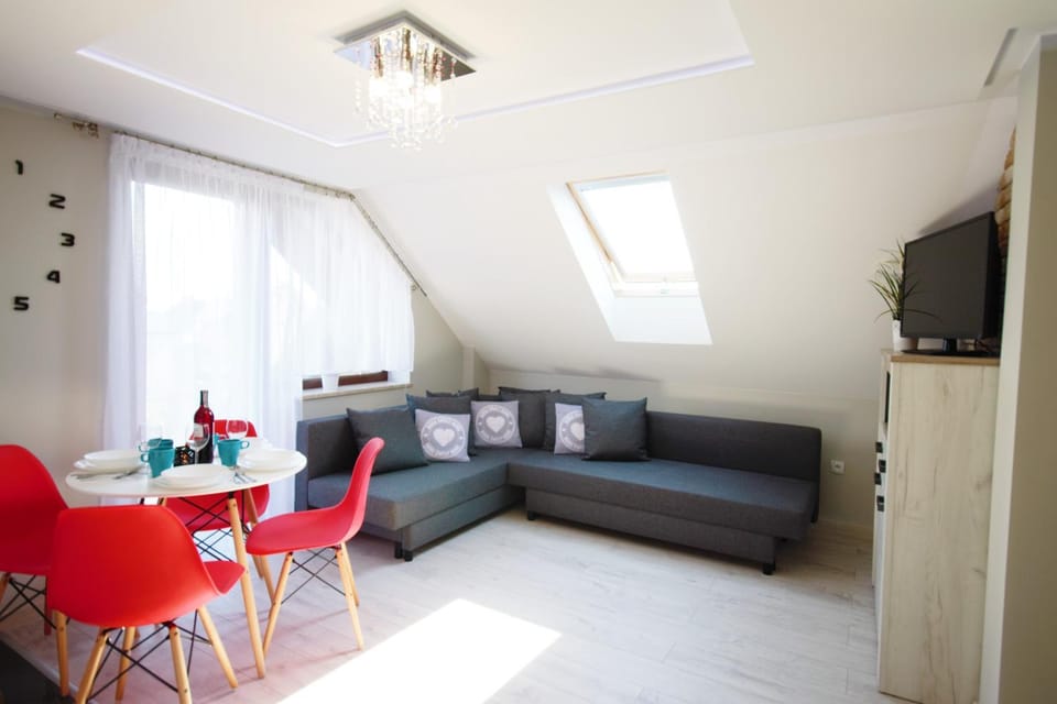 Communal lounge/ TV room, TV and multimedia, Living room, Seating area, Dining area, Evening entertainment