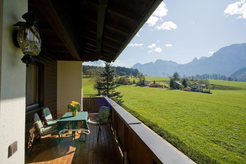 Balcony/Terrace, On site, Mountain view