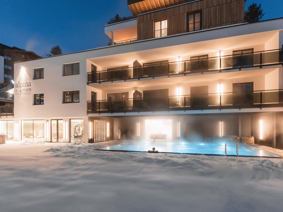 Property building, Spa and wellness centre/facilities, Swimming pool