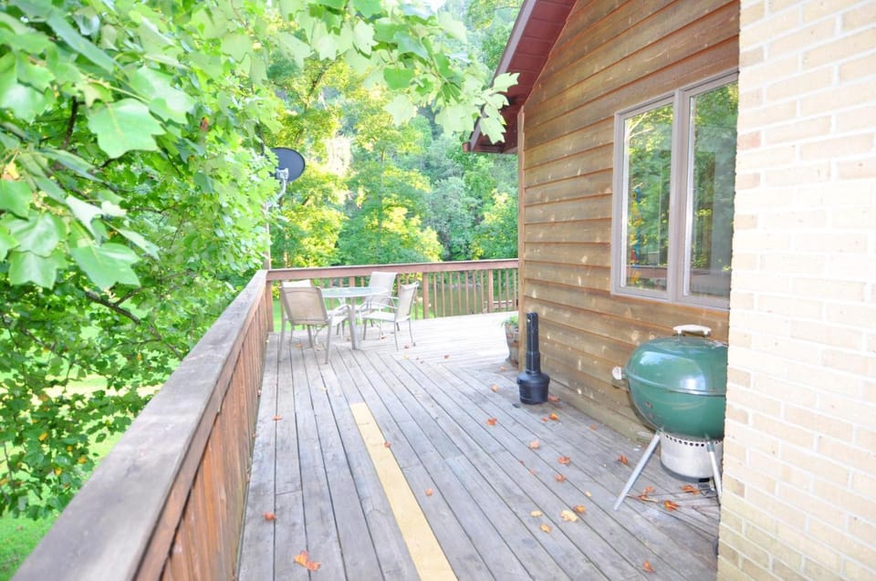 River Valley Cabin - Riverfront Cabin Cabin in Shenandoah Valley