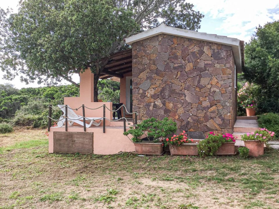 Property building, Day, Natural landscape, Garden, Garden view