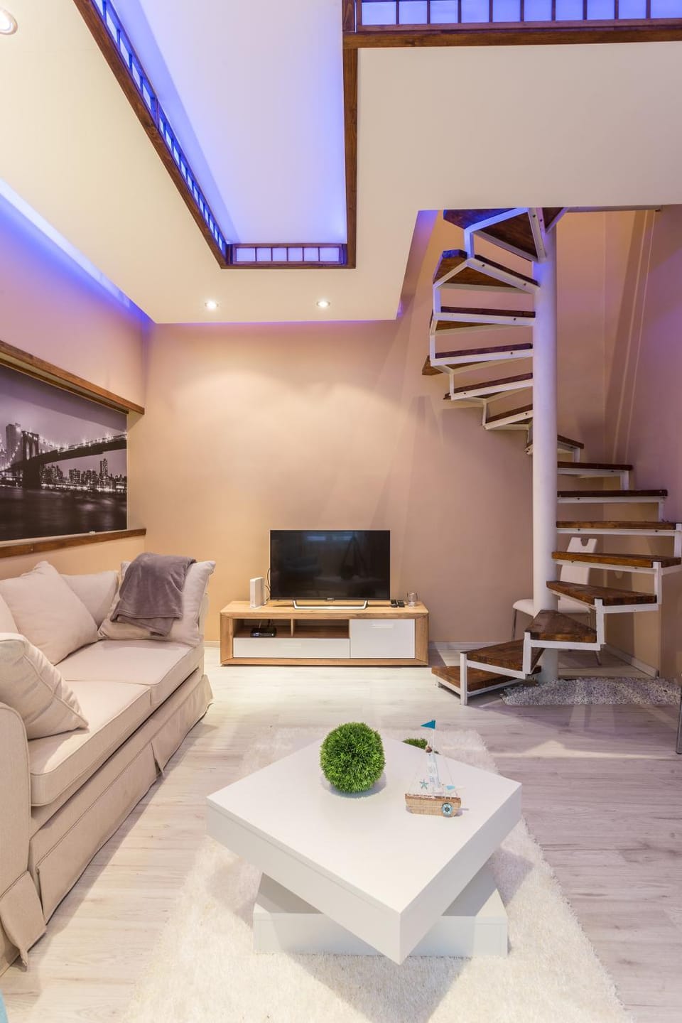 Communal lounge/ TV room