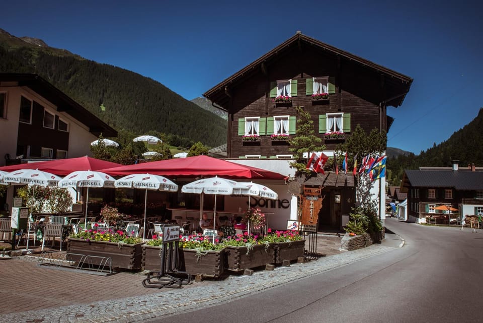 Property building, Day, Natural landscape, Mountain view, Street view, Location