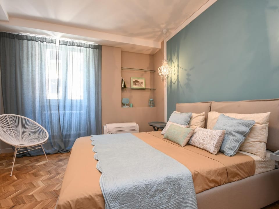 Living room, Bedroom