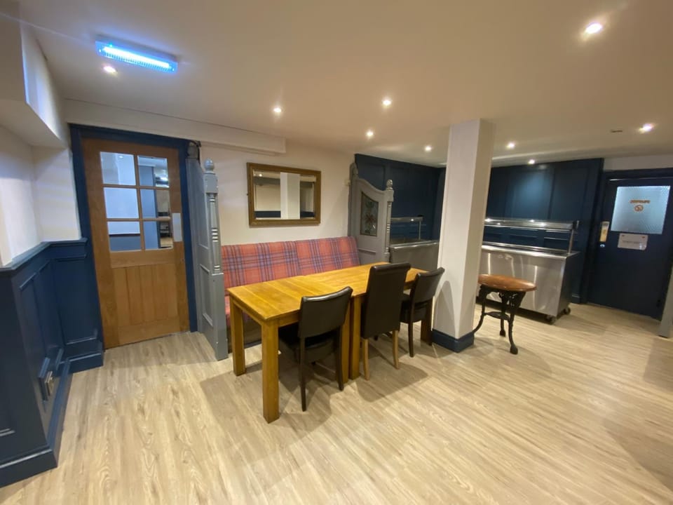 Restaurant/places to eat, Dining area