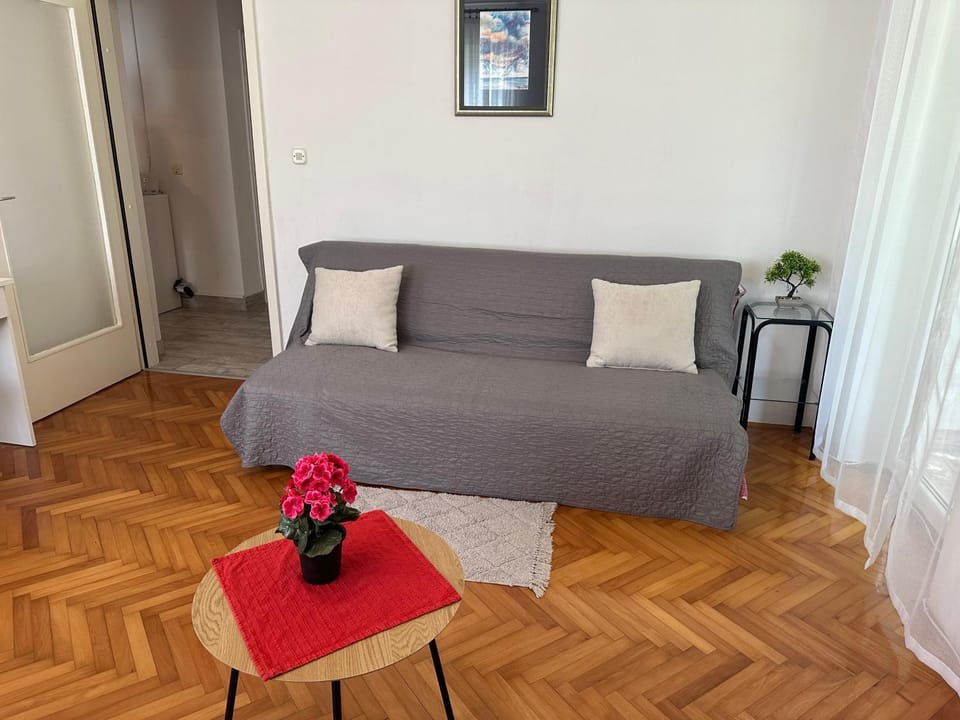 Bed, Living room, Seating area