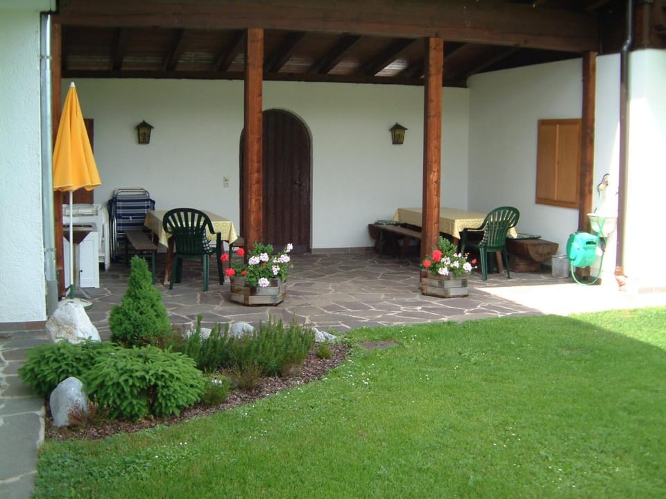 Patio, Spring, Day, BBQ facilities, BBQ facilities, Garden, Balcony/Terrace, Garden view