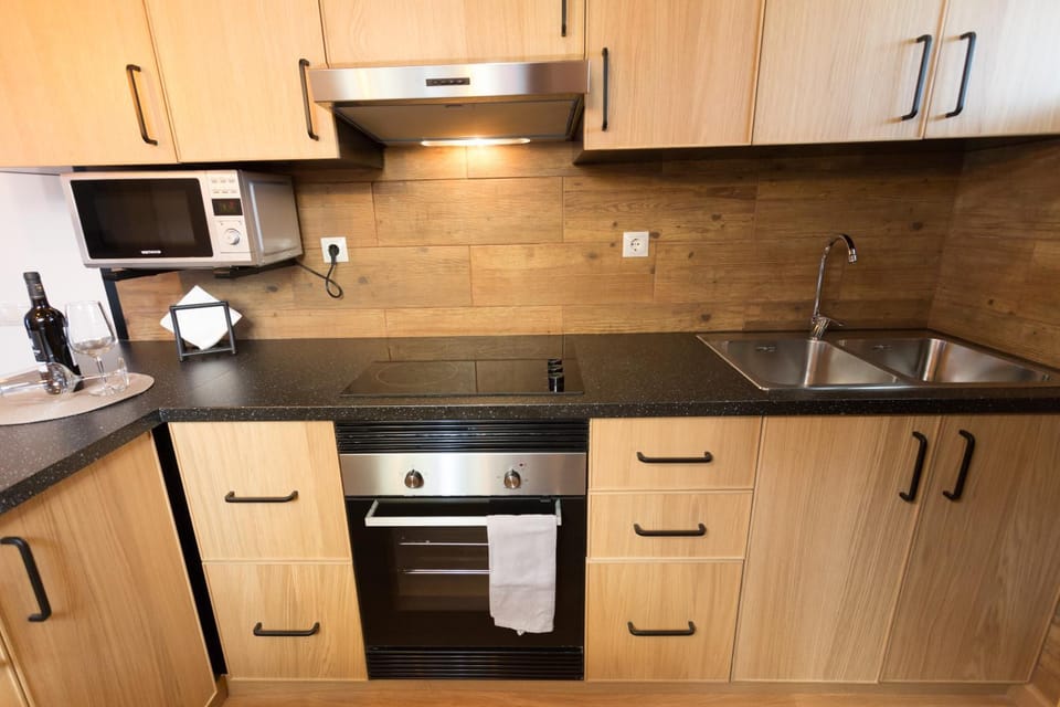 Kitchen or kitchenette