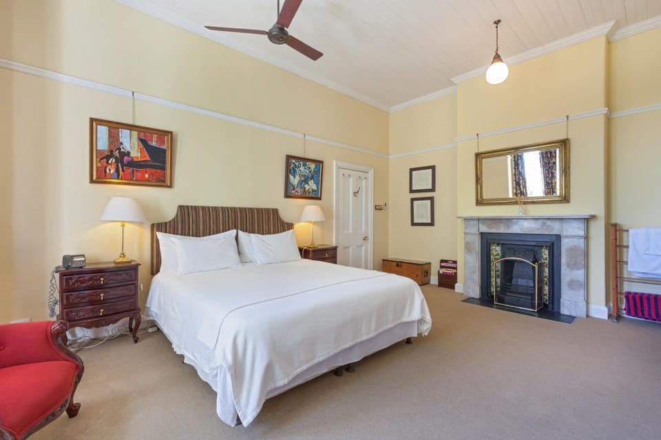 Bed, Photo of the whole room, Decorative detail