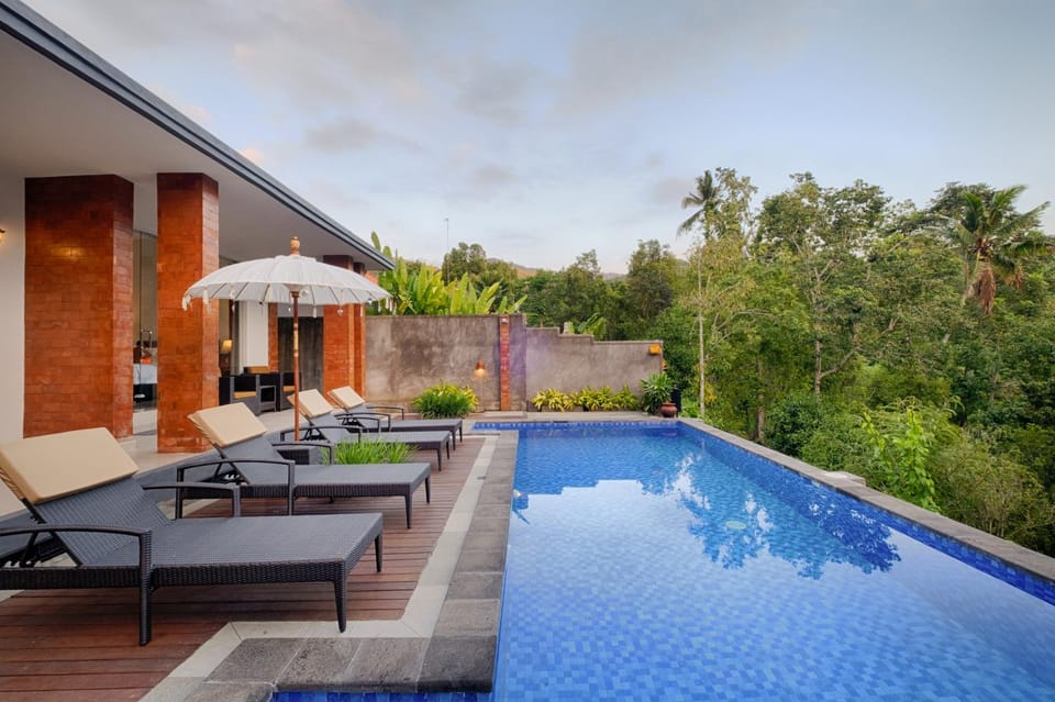 Swimming pool, Swimming pool