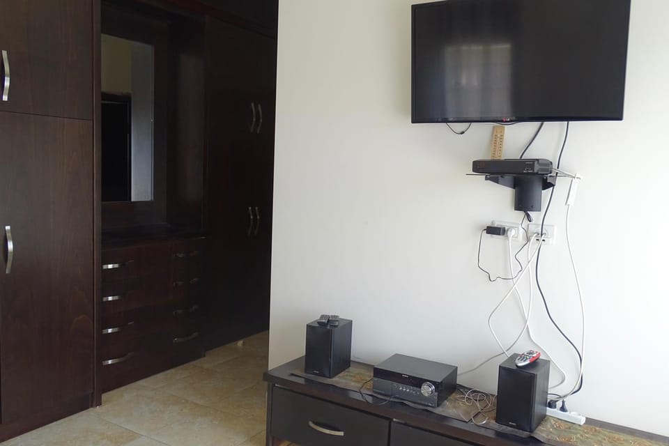 TV and multimedia, Photo of the whole room
