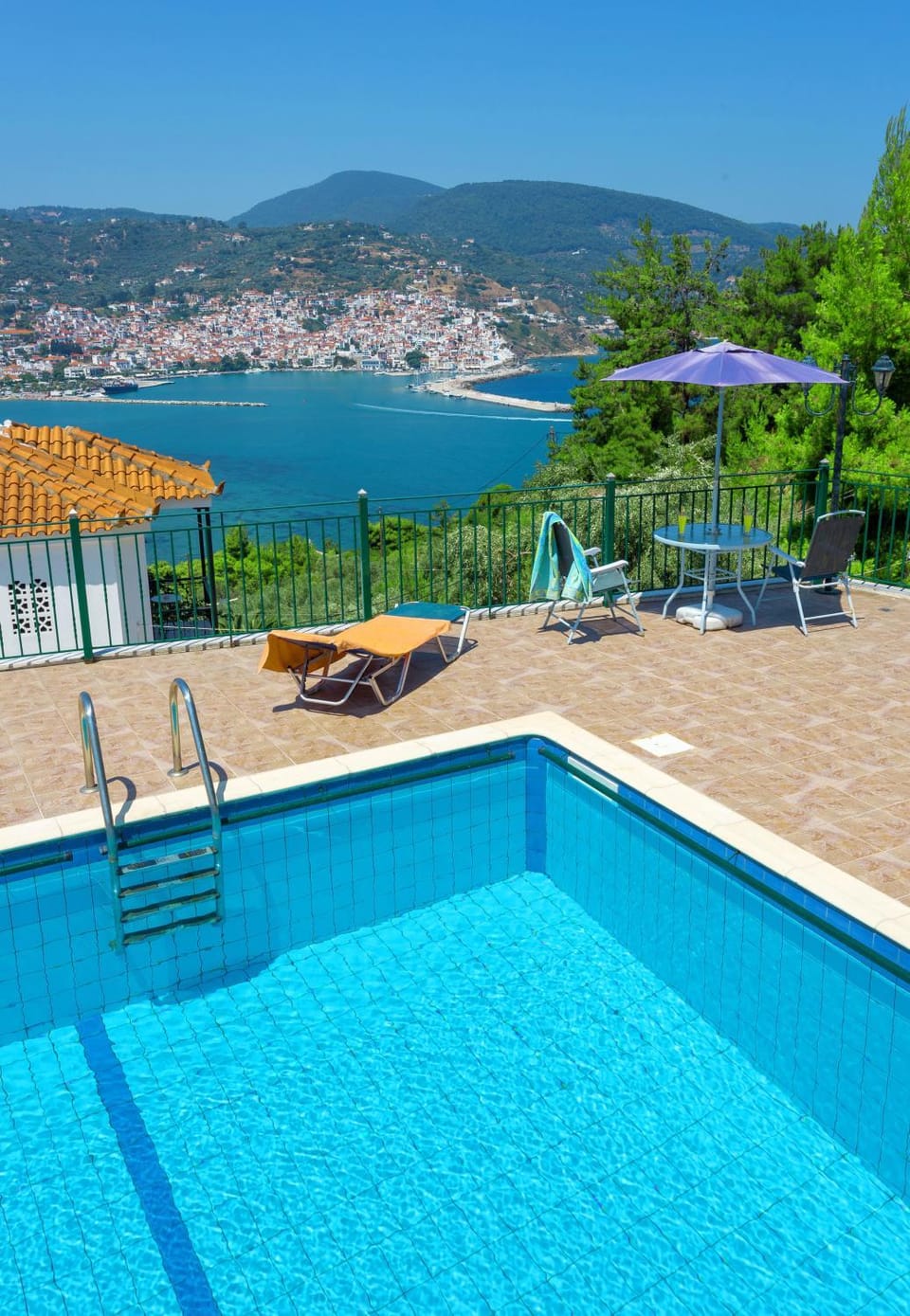 View (from property/room), City view, Landmark view, Mountain view, Street view, Swimming pool, Inner courtyard view