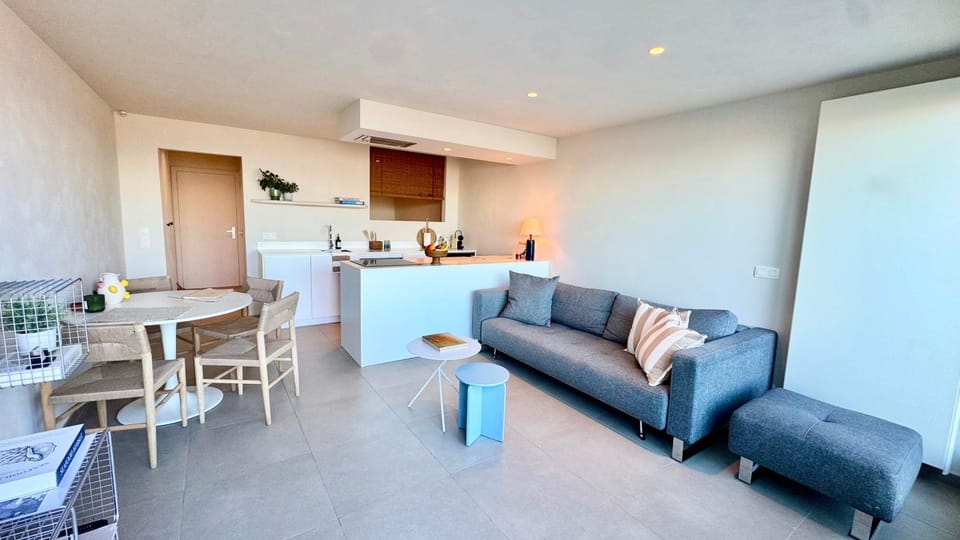 Living room, Seating area, Dining area, kitchen, kitchen