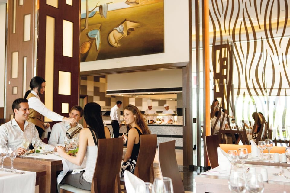 Restaurant/places to eat, Buffet breakfast