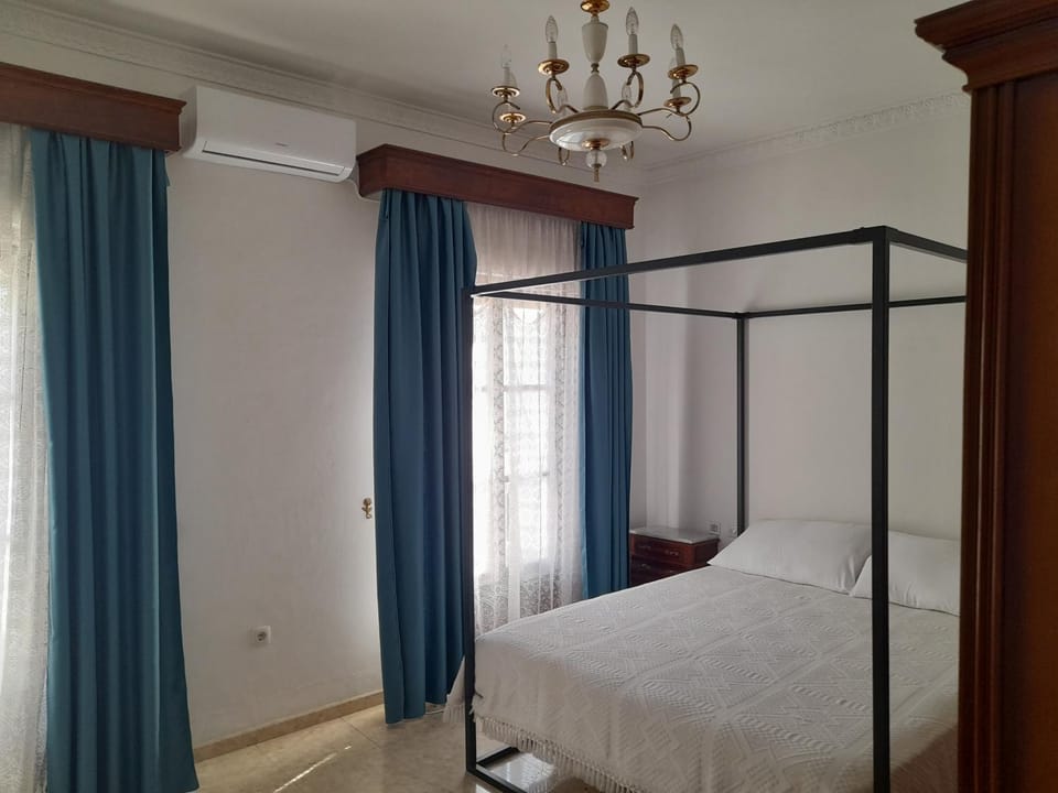Bed, Balcony/Terrace, Bedroom, internet, air conditioner