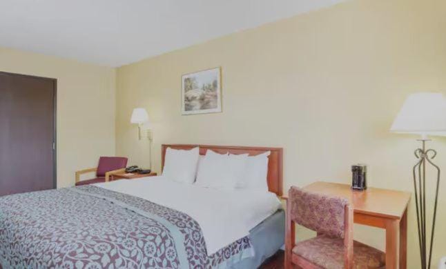 Days Inn by Wyndham Athens Hotel in Ohio