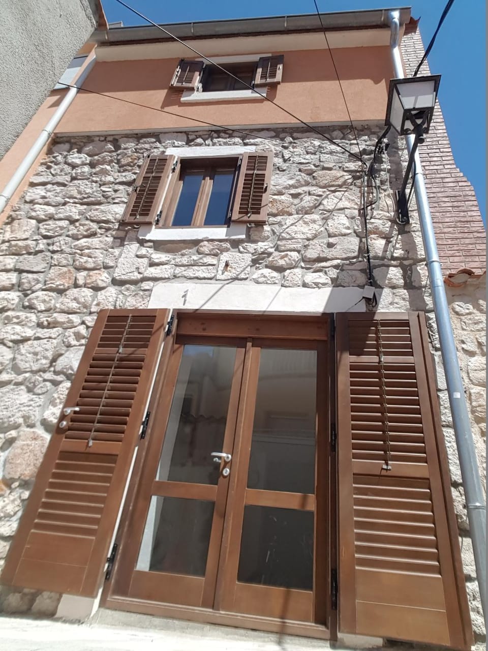 Facade/entrance